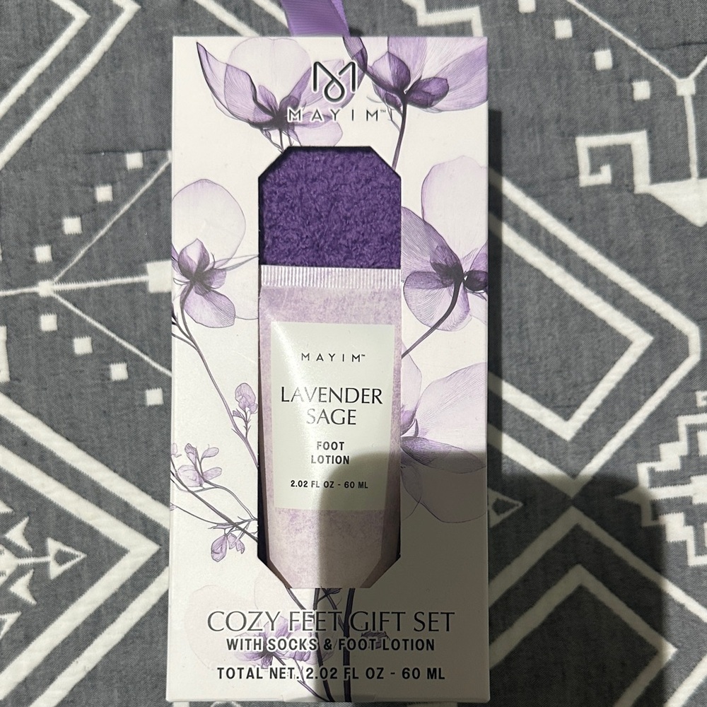 Lavender Sage Foot Lotion Set with Purple Socks
